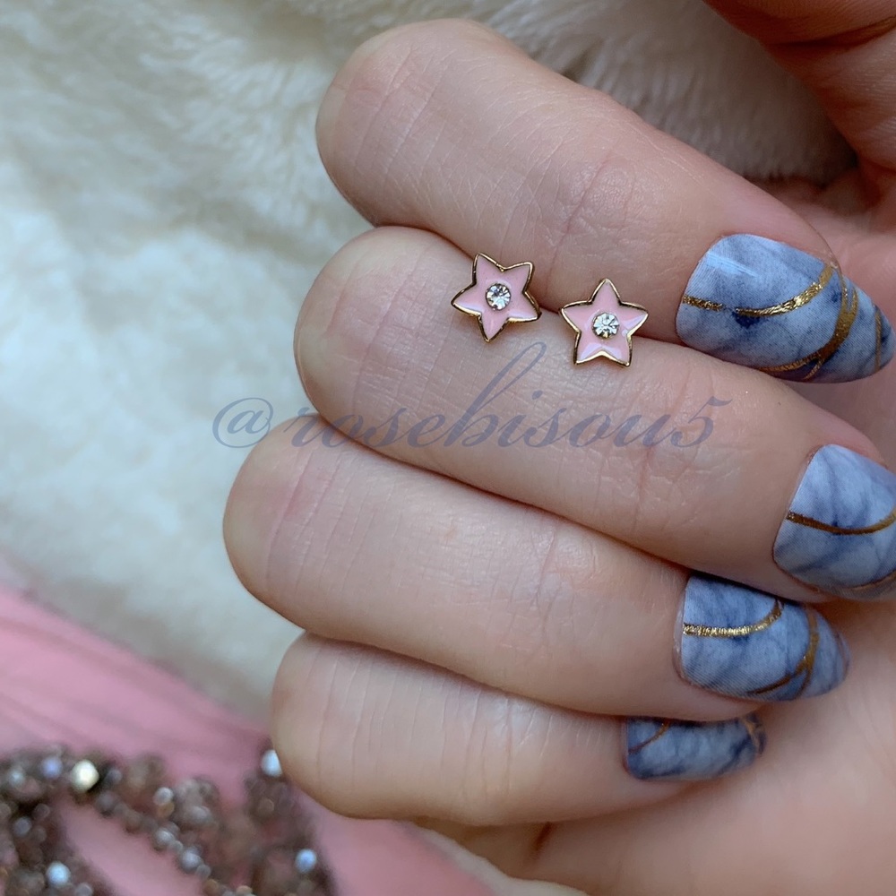 ✨🆕Diamond Pink Enamel filled Gold Star Studs - Picture 3 of 5